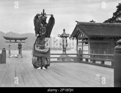 Reiseansichten von Japan und Korea, 1908. Hinweis: Möglicherweise Itsukushima Shinto-Schrein, Weltkulturerbe. Stockfoto
