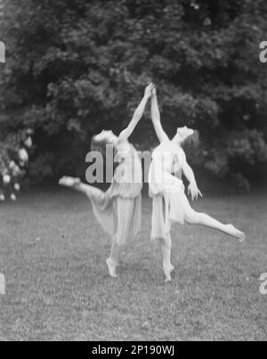 Nicht identifizierte Tänzer, möglicherweise Elizabeth Duncan Tänzer, zwischen 1911 und 1942. Stockfoto
