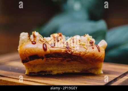 Typisches spanisches Calamari-Sandwich in Brioche-Brot Stockfoto