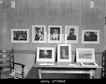 Ausstellung von Fotografien von Arnold Genthe in der Guild Hall, East Hampton, Long Island, 1933. Stockfoto