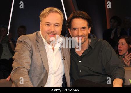 Stephan Grossmann und Oliver Mommsen nehmen am 3. März 2023 an der NDR Talk Show im NDR Studio in Hamburg Teil Stockfoto