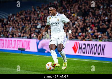 Madrid, Spanien. 02. März 2023. Vinicius Junior (Real Madrid) während des Fußballspiels zwischen Real Madrid und Barcelona, gültig für das Halbfinale der â&#x80;&#x9c;Copa del Reyâ&#x80;&#x9d; spanischer Pokal, gefeiert in Madrid, Spanien, im Bernabeu Stadion am Donnerstag, den 02. März 2023. Gutschrift: Independent Photo Agency/Alamy Live News Stockfoto