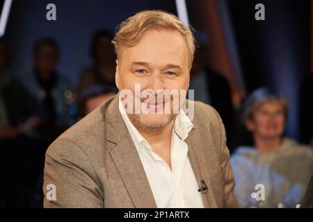 Hamburg, Deutschland. 03. März 2023. Stephan Grossmann, Schauspieler, bei einer Fotosession vor der Aufnahme der "NDR Talk Show". Kredit: Georg Wendt/dpa/Alamy Live News Stockfoto