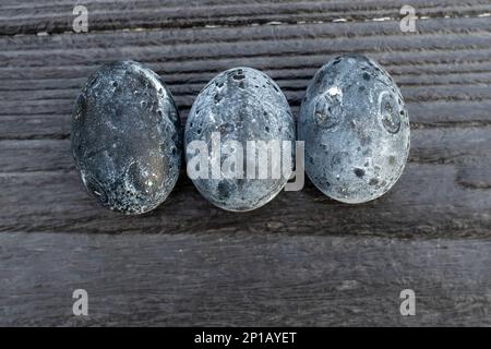 Die berühmten schwarzen Eier des Owakudani-Tals in Hakone, Japan, einer aktiven Vulkanzone. Stockfoto