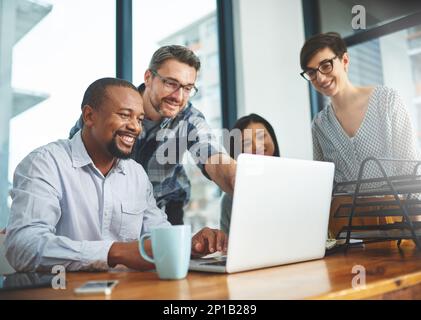 Working together to get the task done. Shot of businesspeople working together in the office. Stockfoto