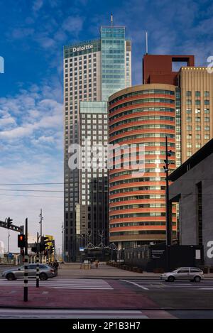 Rotterdam, Niederlande-21. November 2018: Kop van Zuid ist ein moderner Teil von Rotterdam am Südufer der neuen Maas Stockfoto