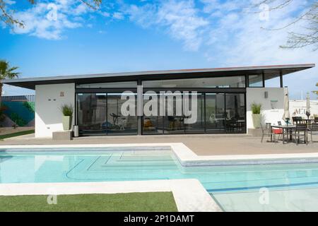 Alta Monaco Apartments Fitnesscenter und Pool von LandPro in Hermosillo Stockfoto