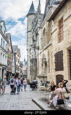 Rue Saint Romain am Librarians Portal (Portail des Libraires) der Kathedrale von Rouen, Normandie, Frankreich Stockfoto