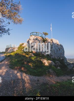 Blick auf die Aussichtsplattform Kaiser's Throne, Dorf Pelekas, Insel Korfu, Griechenland, Kaiser William II Gipfel Aussichtsplattform Panoramablick im Sommer Stockfoto