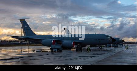 Ein KC-135-Flugzeug, das dem 171. Air Tanken Flügel der Pennsylvania Air National Guard zugewiesen ist, steht am 4. Januar 2023 auf der Fluglinie. Der 171. befindet sich in der Nähe von Pittsburgh und ist der einzige Tanker-Flügel der Air National Guard. Ihm sind 16 KC-135-Flugzeuge zugewiesen, einige sind bereits seit 65 Jahren in Betrieb. Stockfoto