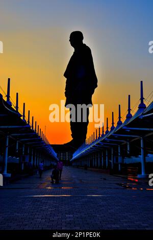 Die Statue der Einheit, die kolossale Statue von Vallabhbhai Patel, die höchste Statue der Welt, befindet sich in der Kevadia-Kolonie, Gujarat, Indien Stockfoto