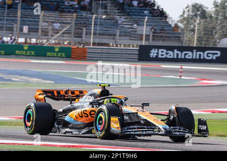 Lando Norris (GBR) McLaren MCL60 durinFORMULA 1 GULF AIR BAHRAIN GRAND PRIX 2023 Stockfoto