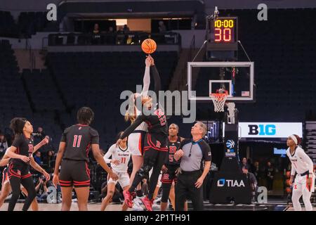 Minneapolis, Minnesota, USA. 2. März 2023. Tipp: Illinois gegen Rutgers am Donnerstag, den 2. März beim Big Ten Women's Basketball Tournament 2023 in Minneapolis, Minnesota. Illinois gewann 81:55. (Kreditbild: © Steven Garcia/ZUMA Press Wire) NUR REDAKTIONELLE VERWENDUNG! Nicht für den kommerziellen GEBRAUCH! Stockfoto