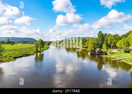 Blick auf die Weser von der Glacisbrücke in Richtung Porta Westfalica, Minden, V Stockfoto