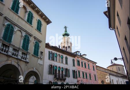 Die Kathedrale von Belluno im historischen Zentrum Stockfoto