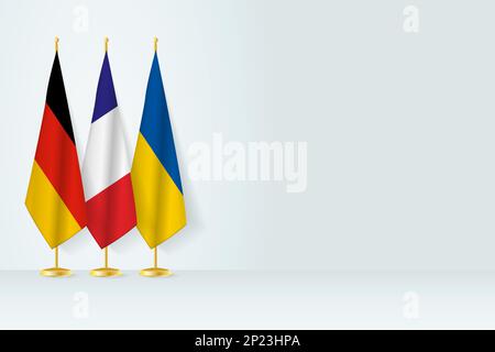 Die Flaggen Deutschlands, Frankreichs und der Ukraine stehen in Reihe auf der Innenfahnenstange. Vektordarstellung. Stock Vektor