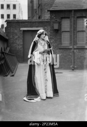 Christina Broom - Suffragette in Kostümen auf der Green, White and Gold Fair, organisiert von der Womens Freedom League - 1909 Stockfoto