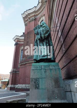 Skulptur von Martin Luthr in St. Michaels Kirche heißt Michel in Hamburg in Deutschland Stockfoto