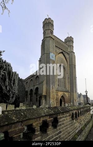 Winterfrost über der Thorney Abbey Kirche, Thorney Village, Cambridgeshire, England, Großbritannien Stockfoto