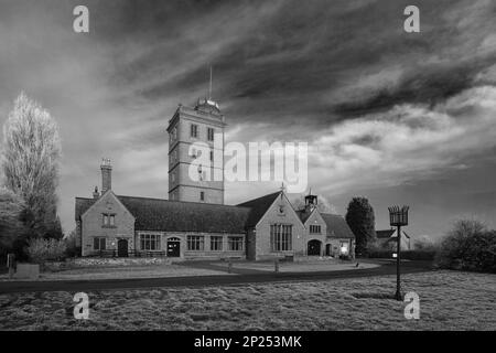 Winterfrost über der Bedford Hall und dem Thorney Heritage Museum, Thorney Village, Cambridgeshire, England; Großbritannien Stockfoto