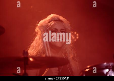 Lilith Zar live in der Manchester Academy UK. 22. Februar 2023 Stockfoto