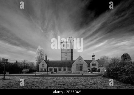 Winterfrost über der Bedford Hall und dem Thorney Heritage Museum, Thorney Village, Cambridgeshire, England; Großbritannien Stockfoto