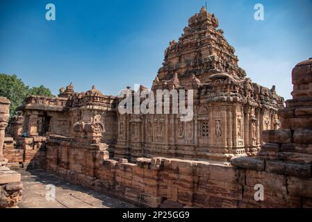 Der Virupaksha-Tempel in Pattadakal wurde unter der Herrschaft von Chalukyas erbaut. Es ist ein UNESCO-Weltkulturerbe Stockfoto