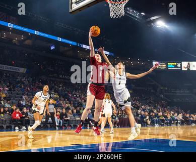 LasVegas, NV, USA. 03. März 2023. A. Washington State Guard Tara Wallack (1) geht beim Halbfinalspiel des NCAA Women's Basketball Pac -12 Tournament zwischen Washington State Cougars und den Colorado Buffaloes auf den Basketball. Washington State schlägt Colorado 61-49 in der Mandalay Bay Michelob Arena Las Vegas, NV. Thurman James /CSM/Alamy Live News Stockfoto