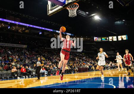 LasVegas, NV, USA. 03. März 2023. A. Washington State Guard Tara Wallack (1) geht beim Halbfinalspiel des NCAA Women's Basketball Pac -12 Tournament zwischen Washington State Cougars und den Colorado Buffaloes auf den Basketball. Washington State schlägt Colorado 61-49 in der Mandalay Bay Michelob Arena Las Vegas, NV. Thurman James /CSM/Alamy Live News Stockfoto