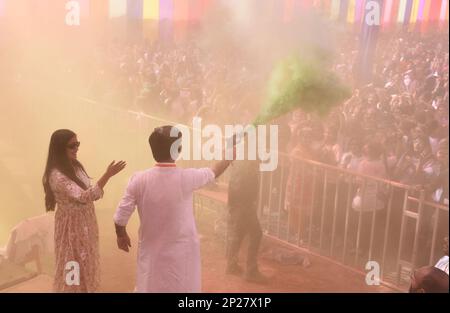 Madhya Pradesh, Indien, Jabalpur, 04. März 2023: Studenten feiern „Rangotsav holi“ am shree RAM Engineering College auf dem bevorstehenden Holi Festival in Jabalpur, 04. März 2023. Foto Von - Uma Shankar Mishra Credit: River Ganga/Alamy Live News Stockfoto