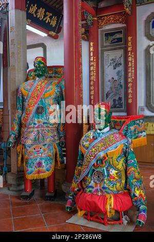 Tainan, Taiwan - 4. Februar 2023: Statuen im Großen Mazu-Tempel in Tainan, Taiwan. Stockfoto