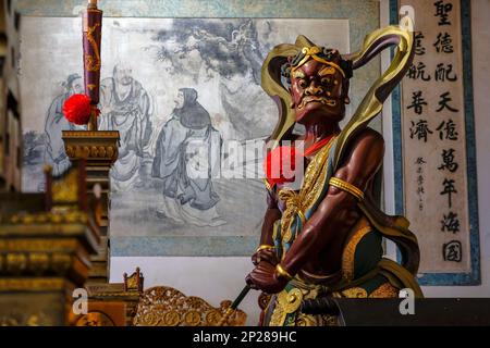 Tainan, Taiwan - 4. Februar 2023: Statue im Großen Mazu-Tempel in Tainan, Taiwan. Stockfoto