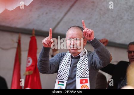 Tunis, Tunesien. 04. März 2023. Noureddine Tabboubi Generalsekretär der UGTT am 4. März 2023 in Tunis, Tunesien. Mitglieder der tunesischen Allgemeinen Gewerkschaft (UGTT) haben sich auf dem Mohamed-Ali-Platz versammelt, um eine ihrer Ansicht nach gegen die Gewerkschaft gerichtete Kampagne anzuprangern. (Foto: Mohamed Krit/Sipa USA) Kredit: SIPA USA/Alamy Live News Stockfoto