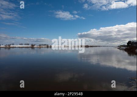 Tczew, Blick auf den Wisla Fluss in der Woiwodschaft Pommern, Polen im Winter Stockfoto