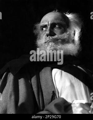 RALPH RICHARDSON als Sir John Falstaff Portrait von JOHN VICKERS in HEINRICH IV. Teil 1: William SHAKESPEARE Regie von JOHN BURRELL Kostüme ROGER FURSE für die Old Vic Theatre Company 2. Spielsaison in Repertory 1945 - 1946 im New Theatre, London Stockfoto