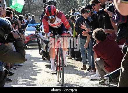 US Quinn Simmons von Trek-Segafredo in Aktion während des eintägigen Herrenrenrenrenrennen „Strade Bianche“ (184km) von und nach Siena, Italien, Samstag, den 04. März 2023. BELGA FOTO DIRK WAEM Stockfoto