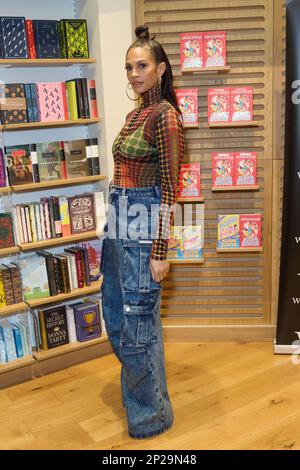 London, Vereinigtes Königreich 4. März, 2023. Alesha Dixon nimmt an einer Buchsignierung bei Waterstones Teil, die in der Westfield White City stattfindet. Kredit: Alan D West/EMPICS/Alamy Live News Stockfoto