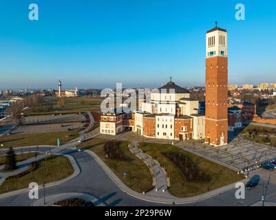 Lagiewniki, Krakau, Polen. Heiligtum, Kirche und Informationszentrum zum Gedenken an Papst Johannes Paul II Luftaufnahme. Göttliche Barmherzigskirche und Stockfoto