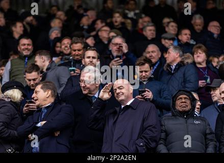 Präsident von FIFA Gianni Infantino, der während des Sky Bet Championship-Spiels im Den, Millwall, von der Regisseurin aus zusieht. Foto: Samstag, 4. März 2023. Stockfoto