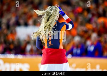 HERENVEEN - Jutta Leerdam gewinnt die 1000 Meter für Frauen bei der ISU World Speed Skating Championships in Thialf. ANP VINCENT JANNINK Stockfoto