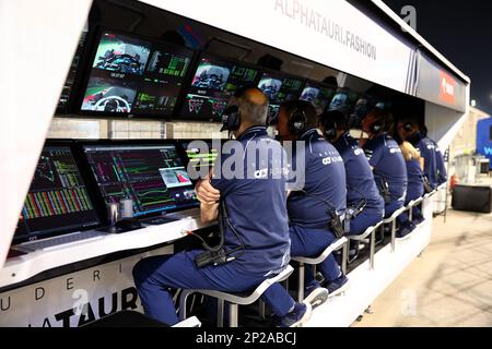 Sakhir, Bahrain. 4. März 2023. AlphaTauri-Grubengantry. 04.03.2023. Formel-1-Weltmeisterschaft, Rd 1, Bahrain Grand Prix, Sakhir, Bahrain, Qualifikationstag. Das Foto sollte wie folgt lauten: XPB/Press Association Images. Kredit: XPB Images Ltd/Alamy Live News Stockfoto