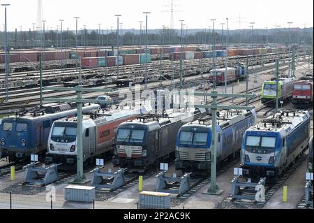 DEUTSCHLAND, Hamburg, Railpool railservice, Depot für eletrische Hafenlokomotiven, Bombardier e-locomotive für den Frachttransport im Hamburger Hafen/DEUTSCHLAND, Hamburg, Railpool railservice, Bombardier Elektro-Lokomotiven für Gütertransport im Hamburger Hafen Stockfoto