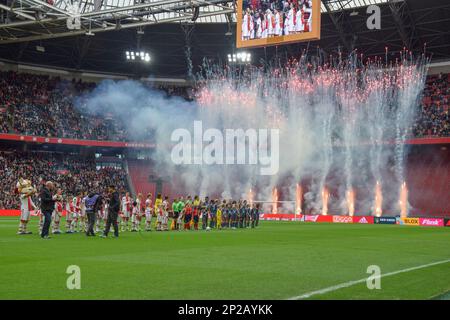 Amsterdam, Niederlande. 04. März 2023. Johan Cruijff Arena Feuerwerk vor dem Spiel zwischen Ajax und Feyenoord in der Johan Cruyff Arena in Amsterdam (Arne van der Ben/SPP) Kredit: SPP Sport Press Photo. Alamy Live News Stockfoto