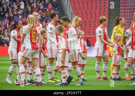 Amsterdam, Niederlande. 04. März 2023. Johan Cruijff Arena Ajax-Team vor dem Spiel zwischen Ajax und Feyenoord in der Johan Cruyff Arena in Amsterdam (Arne van der Ben/SPP) Guthaben: SPP Sport Press Photo. Alamy Live News Stockfoto