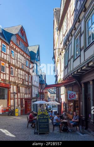 Limburg an der Lahn: Altstadt, Fachwerkhäuser, Café will in Lahntal, Hessen, Hessen, Deutschland Stockfoto