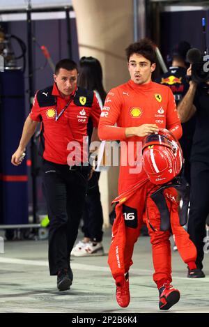 Sakhir, Bahrain. 4. März 2023. Charles Leclerc (MON) Ferrari. 04.03.2023. Formel-1-Weltmeisterschaft, Rd 1, Bahrain Grand Prix, Sakhir, Bahrain, Qualifikationstag. Das Foto sollte wie folgt lauten: XPB/Press Association Images. Kredit: XPB Images Ltd/Alamy Live News Stockfoto