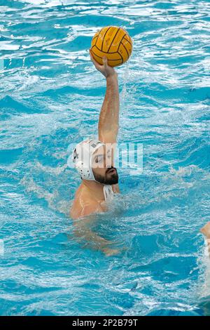 Scandone Swimming Pool, Neapel, Italien, 04. März 2023, Tyler Abramson von CN Posillipo bei einem Spiel der CN Posillipo gegen Nuoto Catania - Waterpolo Italian Serie A. Stockfoto