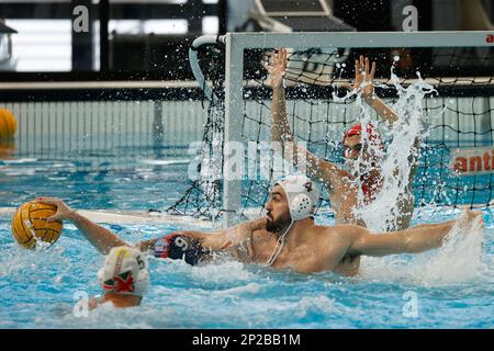 Scandone Swimming Pool, Neapel, Italien, 04. März 2023, Tyler Abramson von CN Posillipo bei einem Spiel der CN Posillipo gegen Nuoto Catania - Waterpolo Italian Serie A. Stockfoto