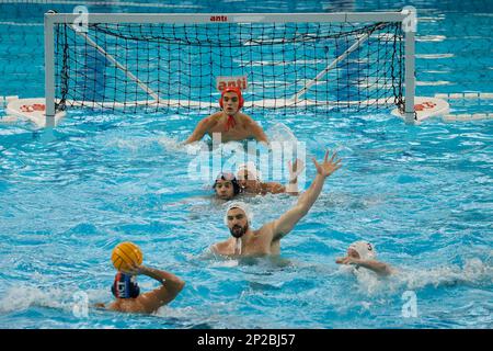 Neapel, Italien. 04. März 2023. Roberto Spinelli von CN Posillipo Tyler Abramson von CN Posillipo während des Spiels CN Posillipo vs Nuoto Catania, Waterpolo Italian Serie A in Neapel, Italien, März 04 2023 Kredit: Independent Photo Agency/Alamy Live News Stockfoto
