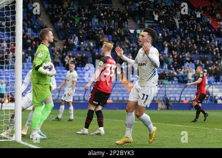 Birkenhead, Großbritannien. 4. März 2023. Josh Hawkes von Tranmere Rovers feiert sein Ziel, es beim Sky Bet League 2-Spiel Tranmere Rovers vs Hartlepool United in Prenton Park, Birkenhead, Großbritannien, 4. März 1-1 2023 zu schaffen (Foto: Phil Bryan/Alamy Live News) Stockfoto